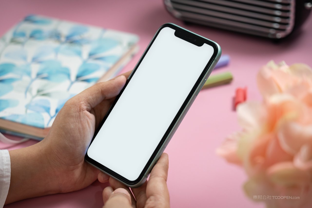 手拿手机屏幕样机