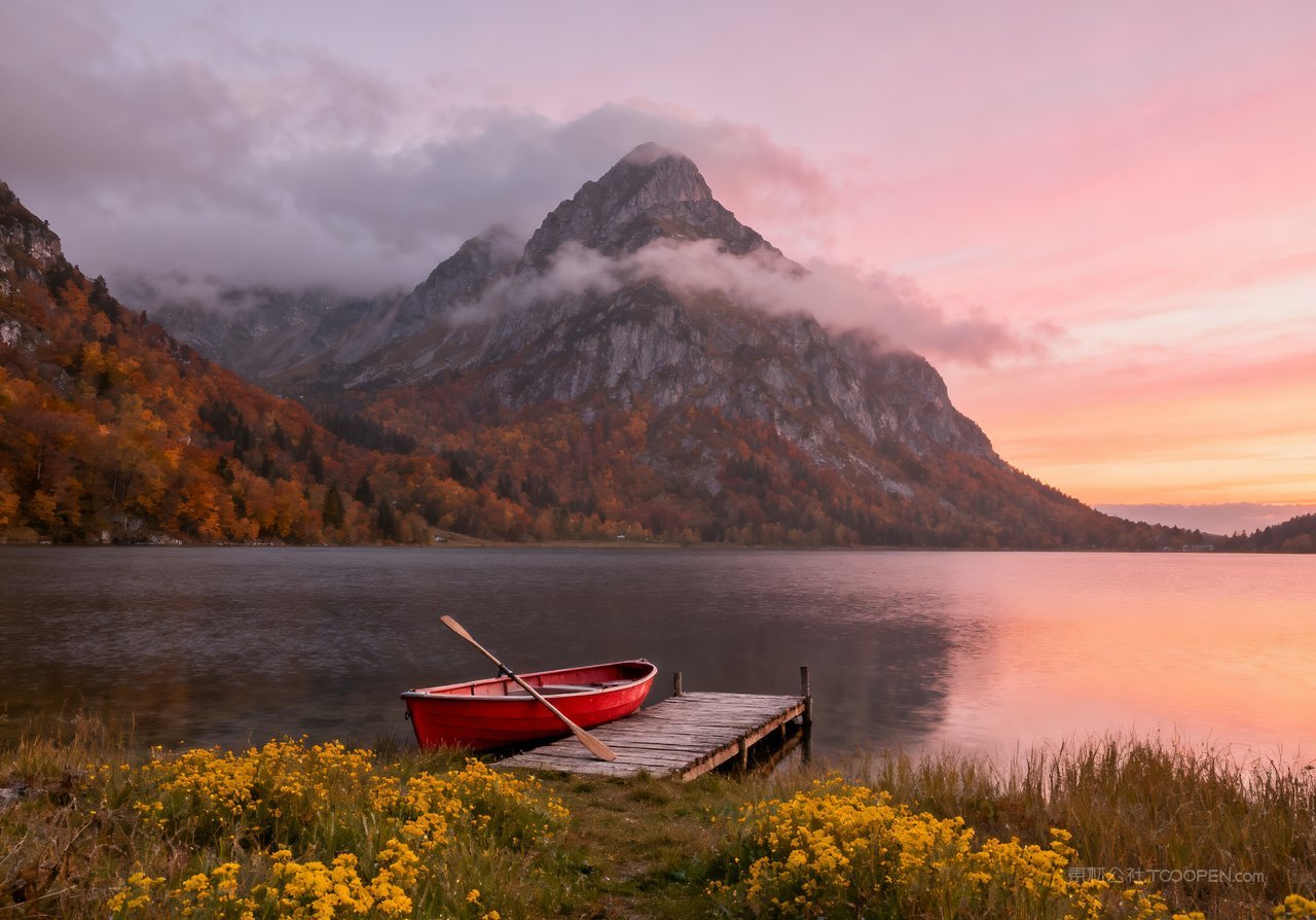 意境湖泊秋天山水天空山峰唯美