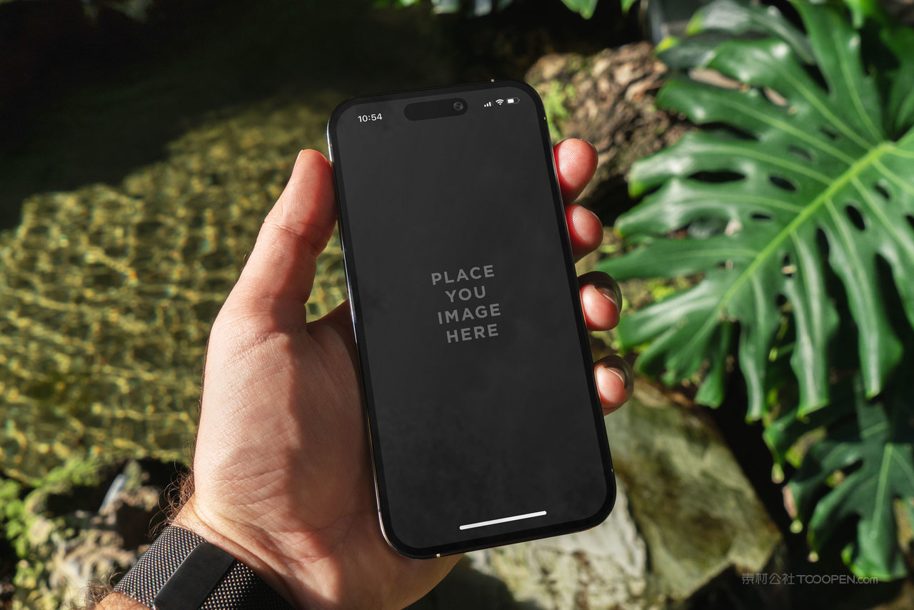 手拿手机屏幕场景样机