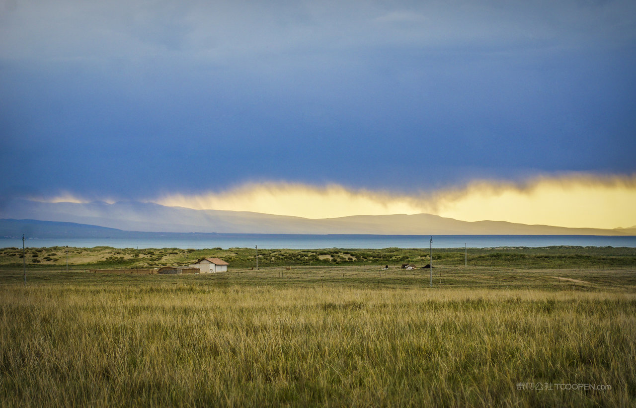 青海湖边的晚霞
