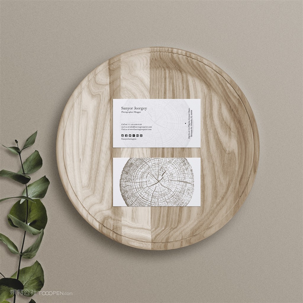 木板上的名片贴图样机