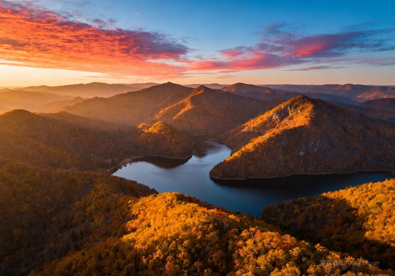 秋季湖泊意境天空山峰山水唯美青山