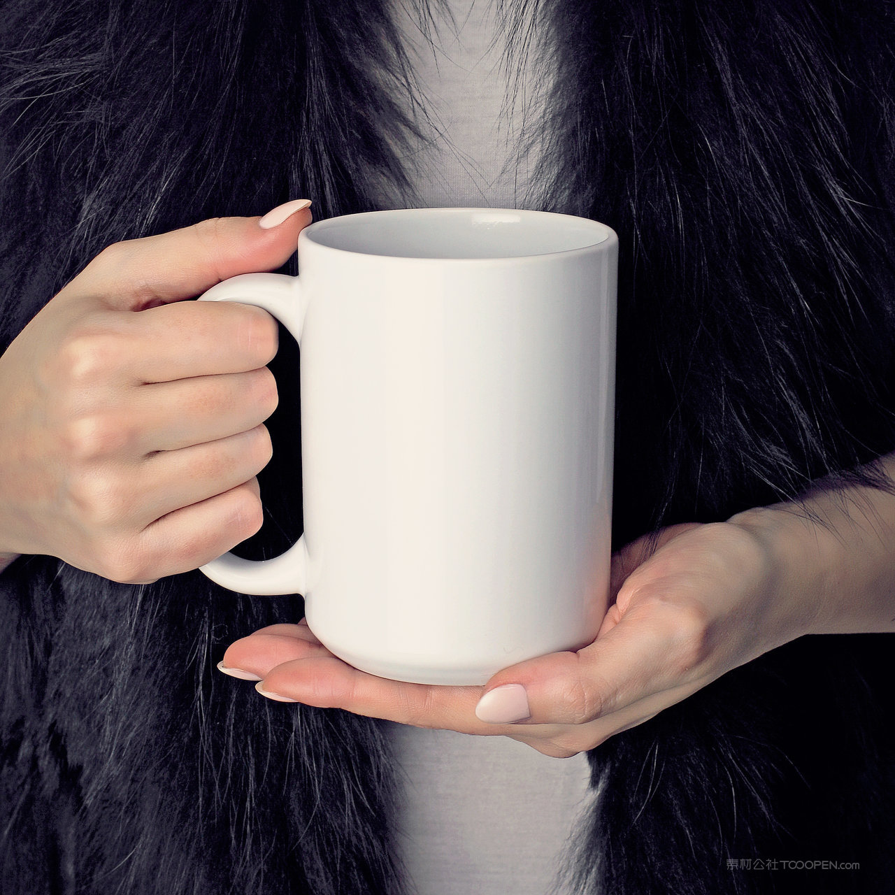 白色马克杯样机