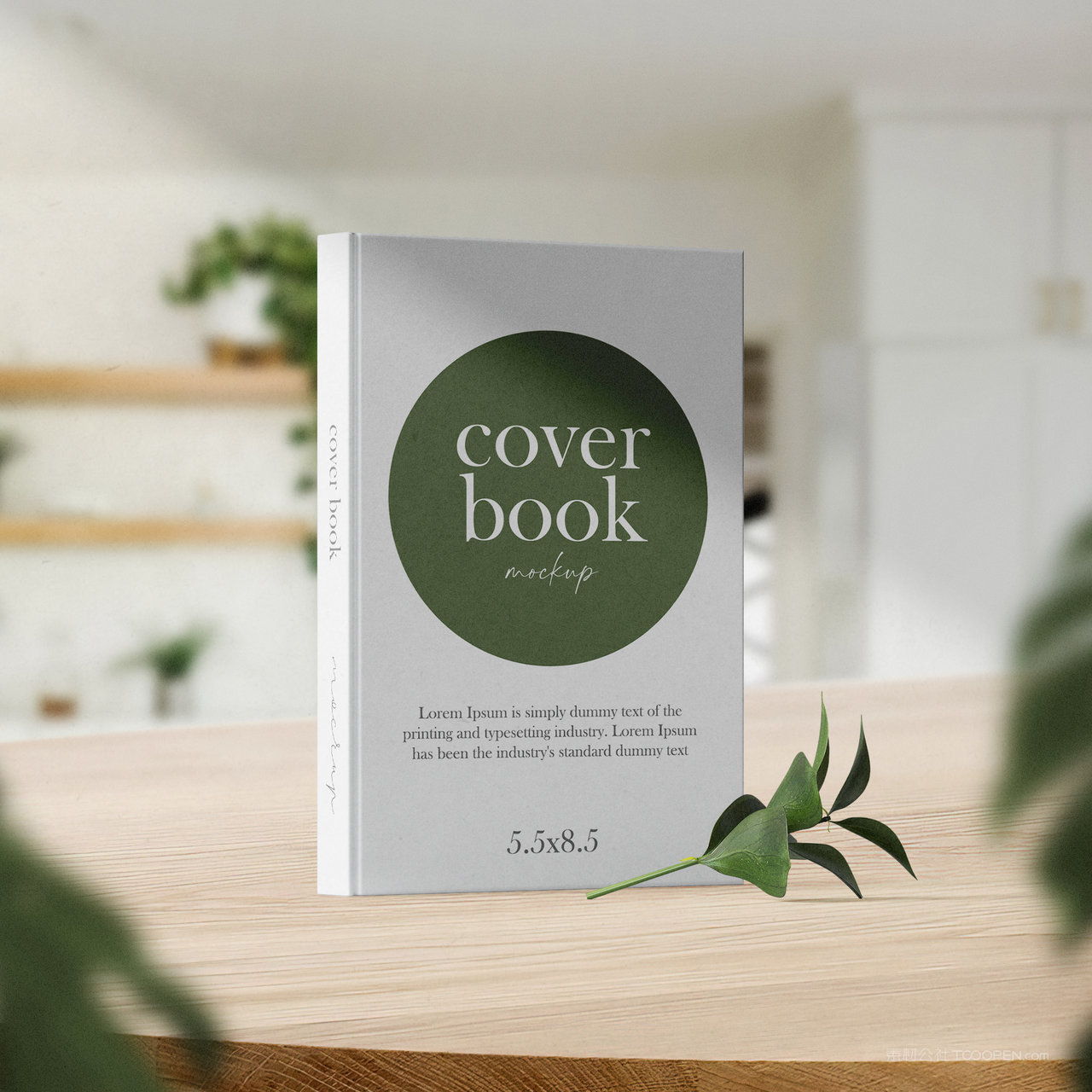 木桌上的书籍画册封面贴图样机