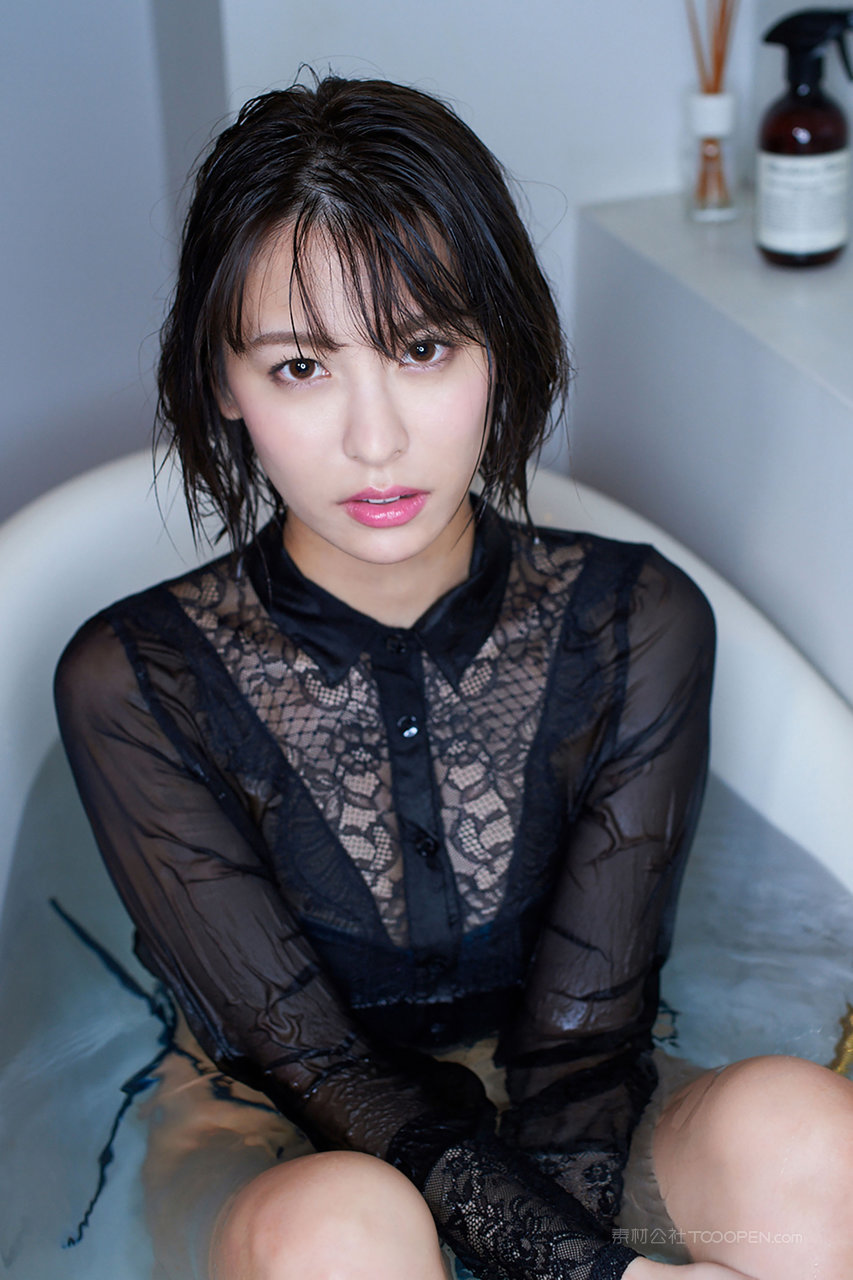 日本短发美女摄影图片