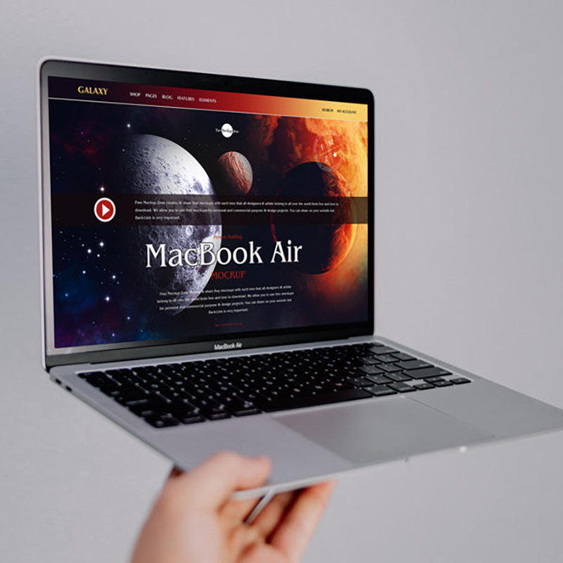 手持MacBookAir样机
