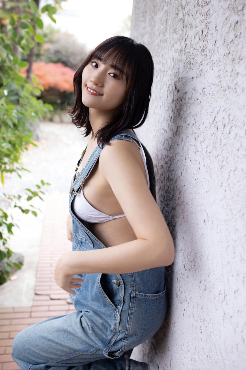 日本美女背带裤图片