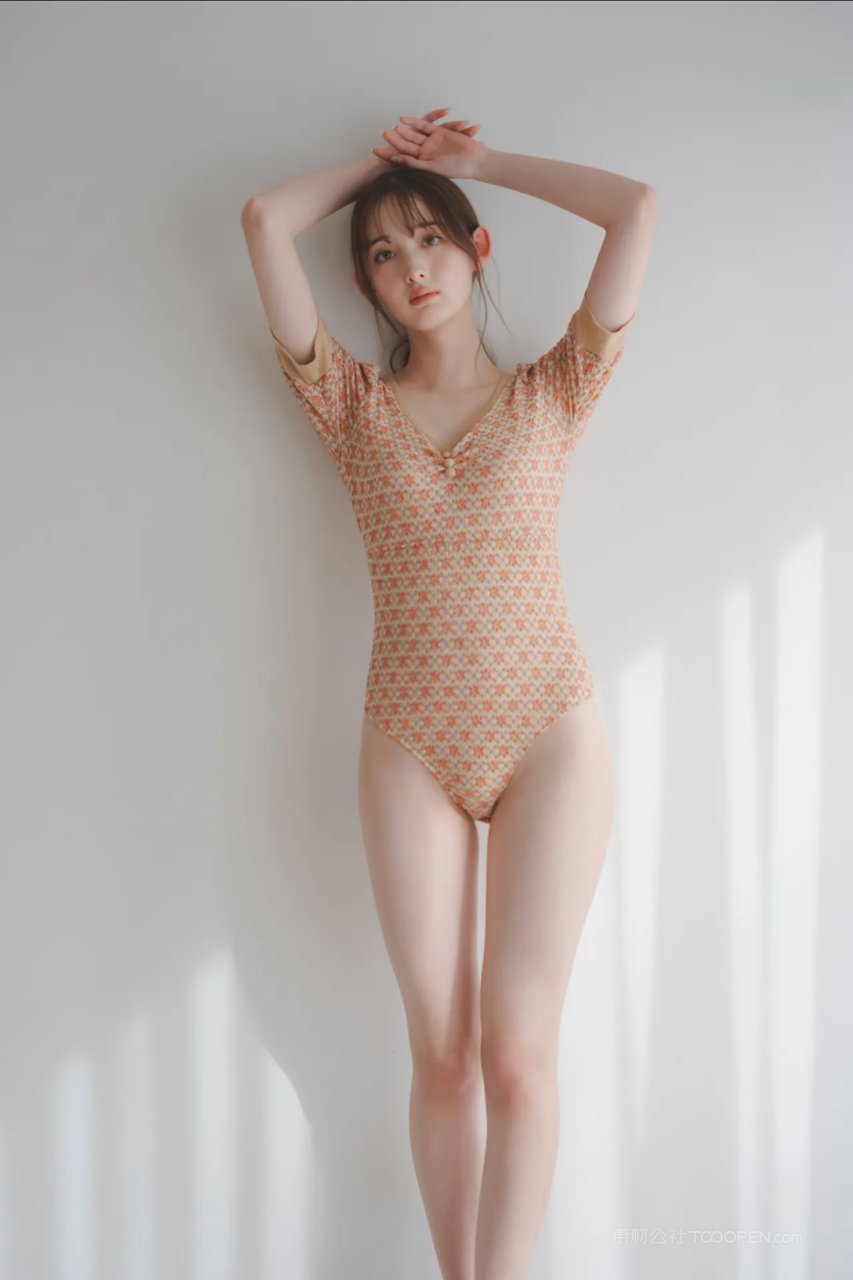 日本少女性感泳装图片