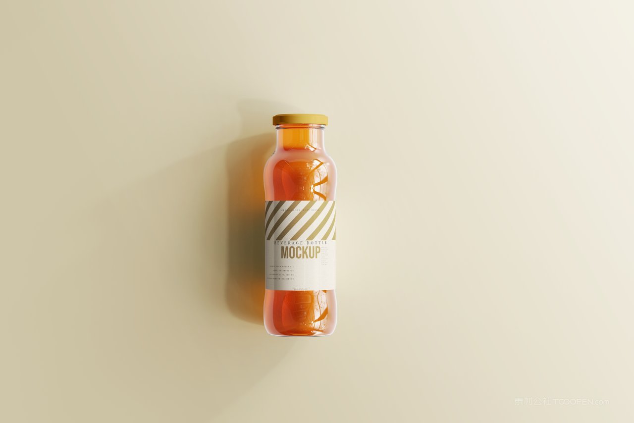 一瓶汽水果汁透明瓶子样机