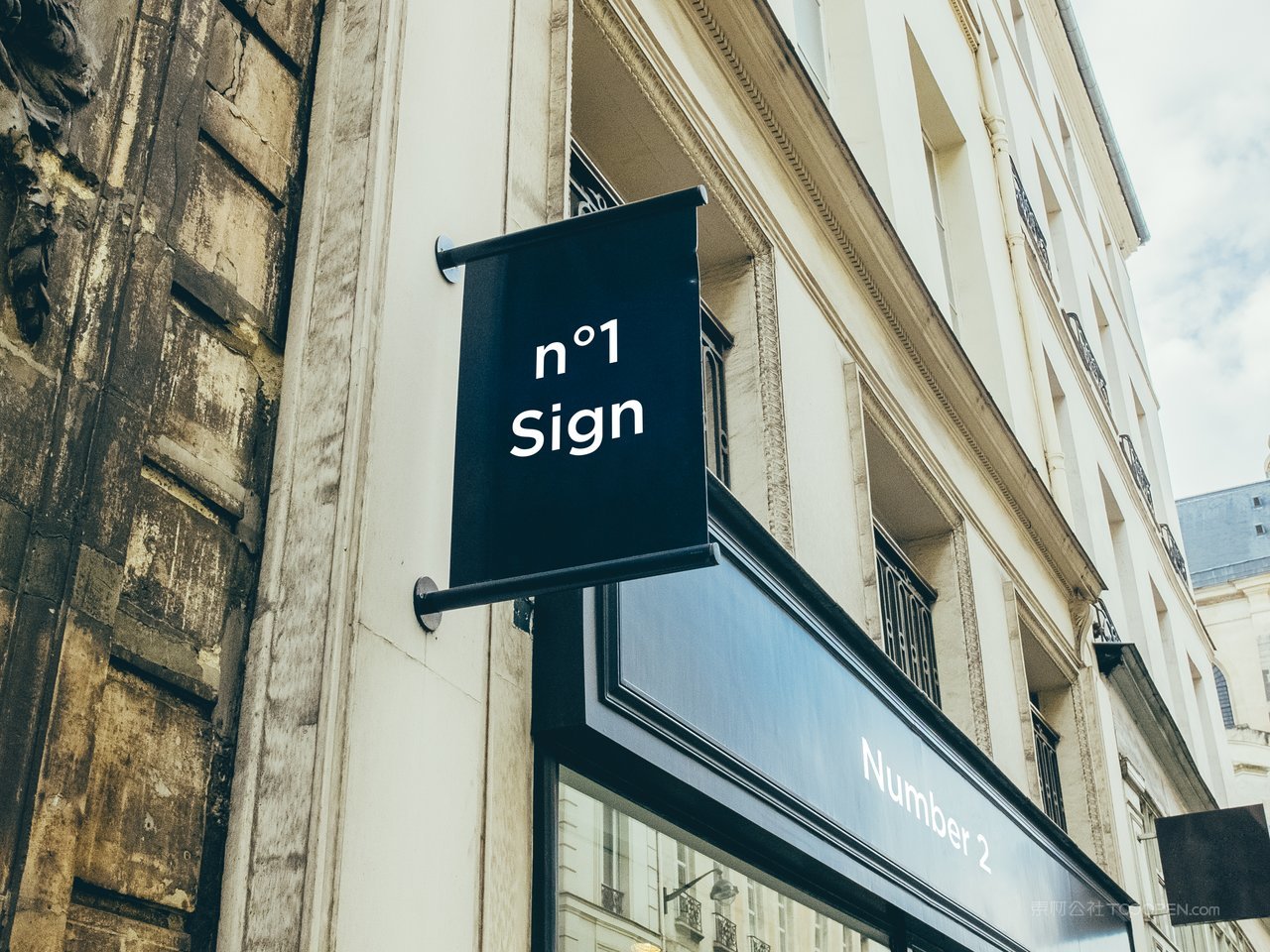 门头引导旗智能贴图样机  (10)