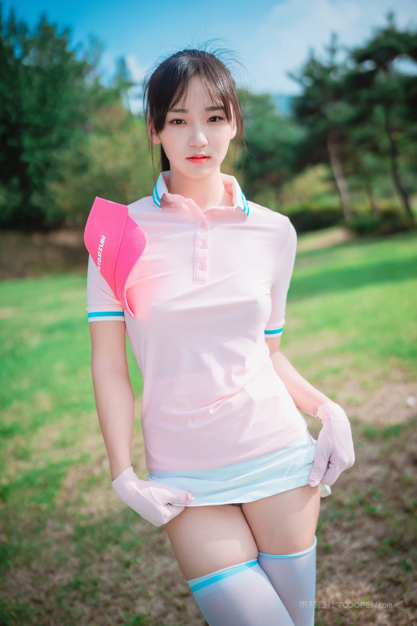 韩国年轻小妹打高尔夫图片