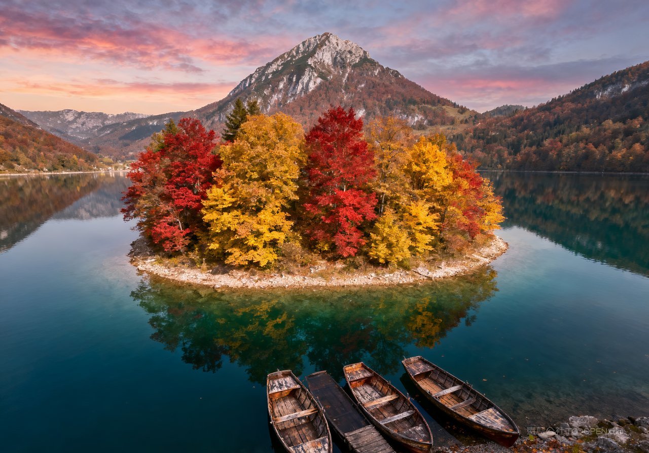 山峰天空意境山水秋天唯美湖泊