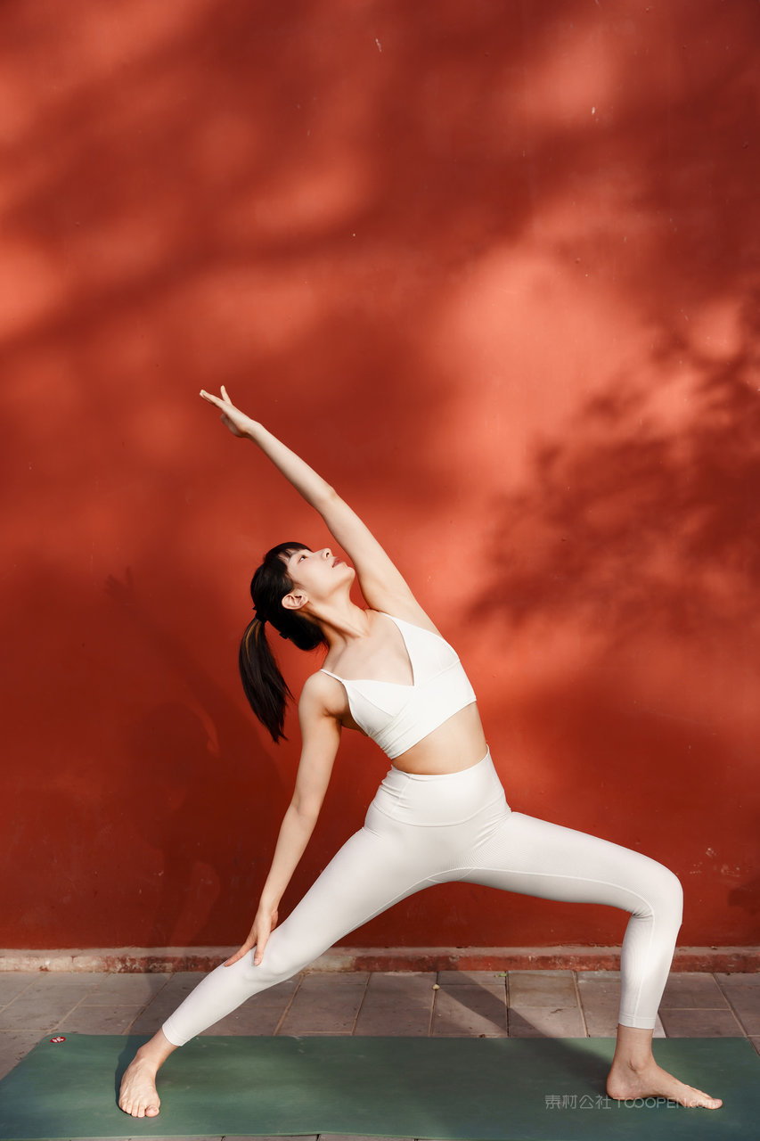 666人体美女做瑜伽图片