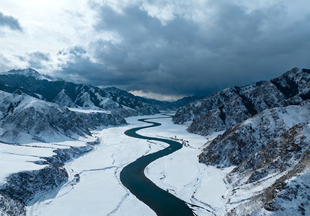 雪景山峰冬季冬天山水河流风景唯美