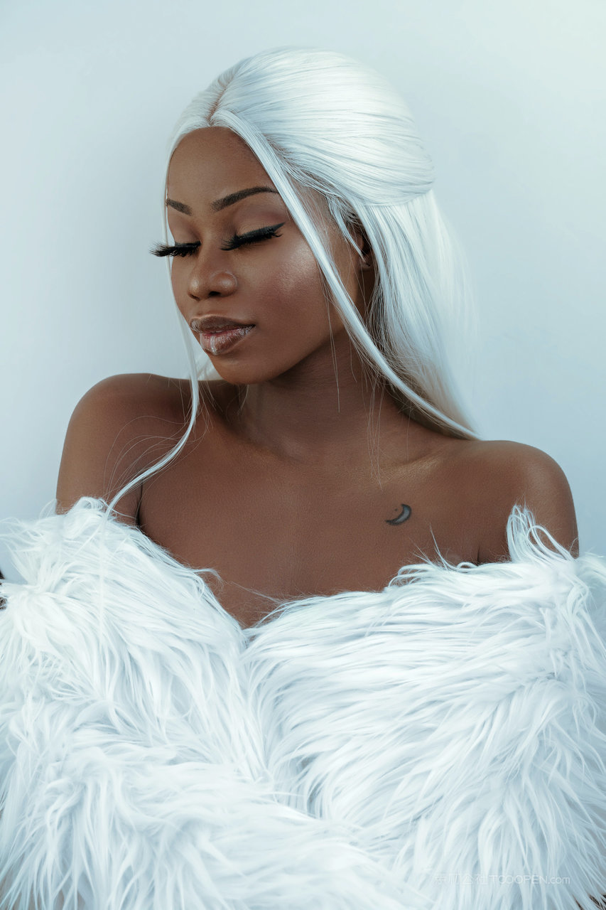 欧美黑人艳星美女半裸体艺术照写真图片