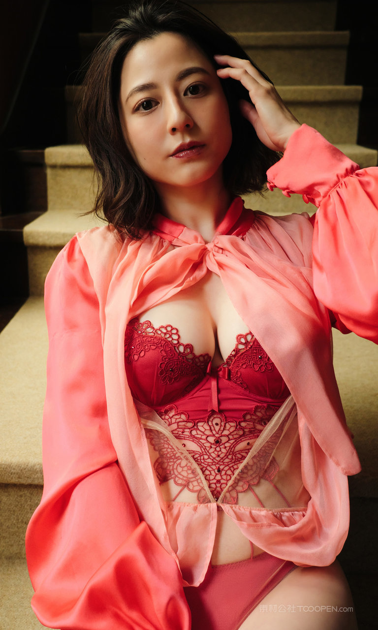 红色情趣内衣美女性感图片