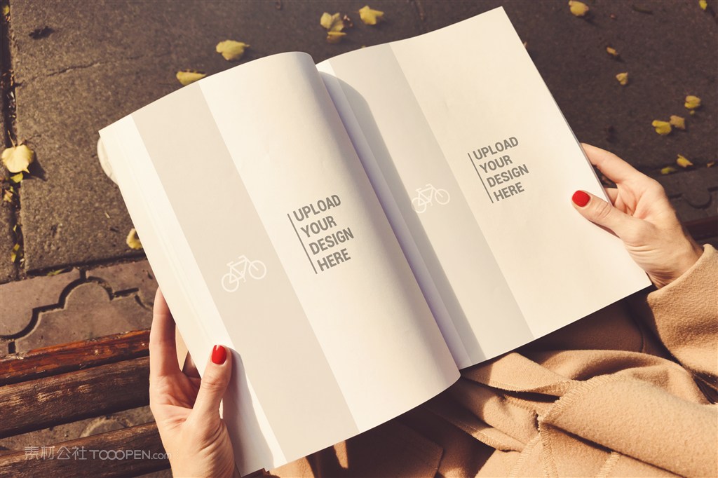 正在翻阅的画册样机