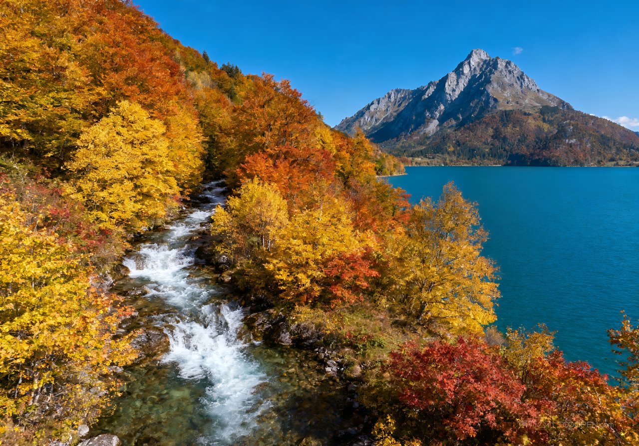 意境青山唯美天空山水湖泊秋季山峰