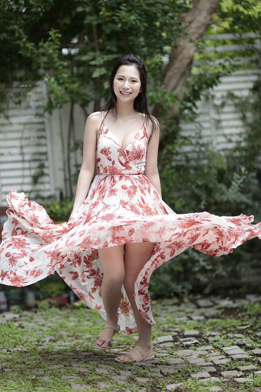 长裙气质美女图片