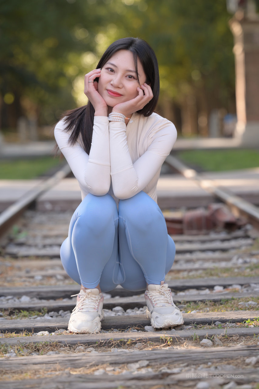 精品国产素人偷拍街拍极品瑜伽教练美女