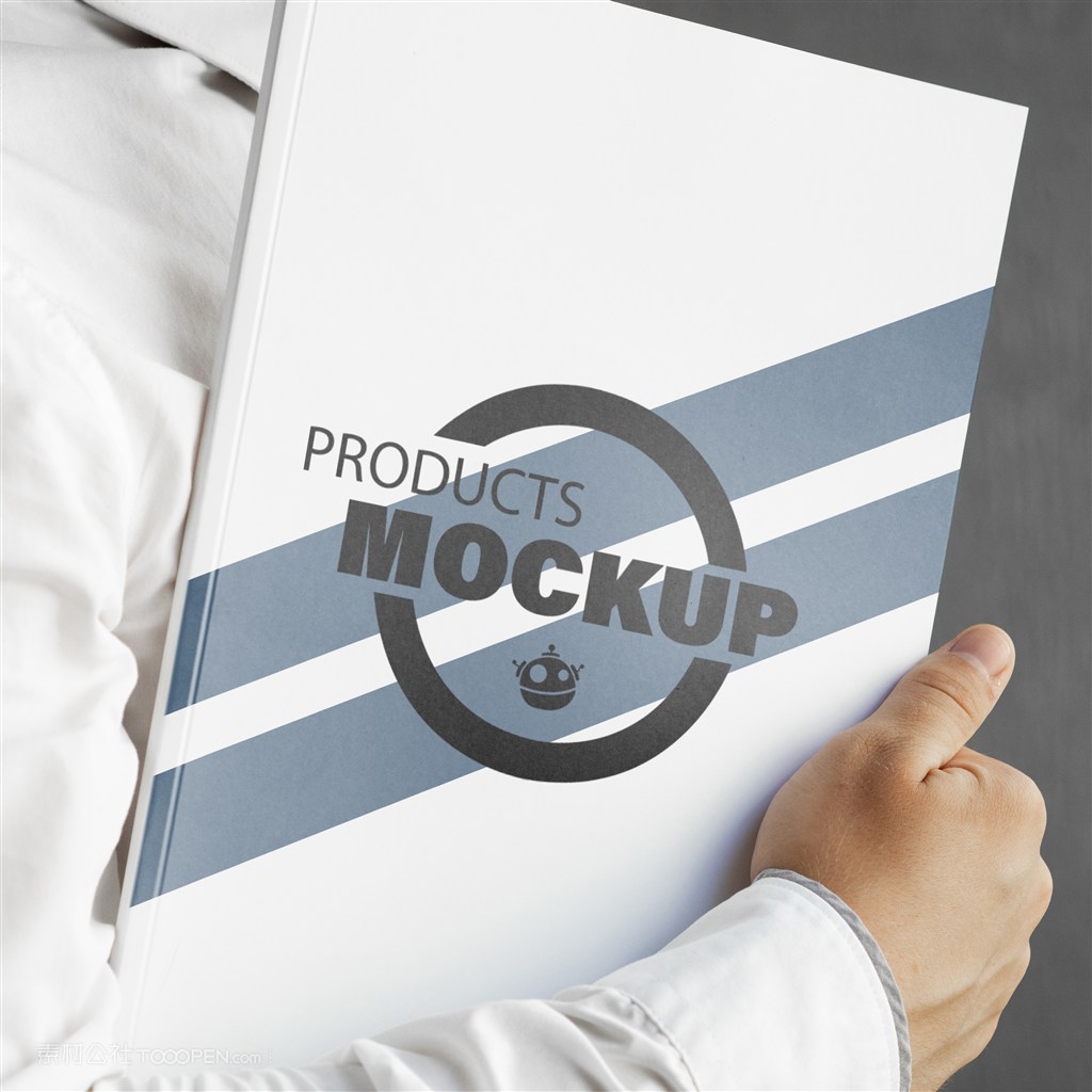 手夹着产品画册贴图样机的商务男士