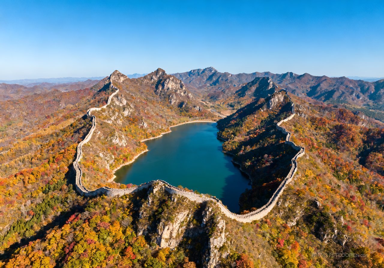 湖泊山峰唯美青山山水秋天意境天空