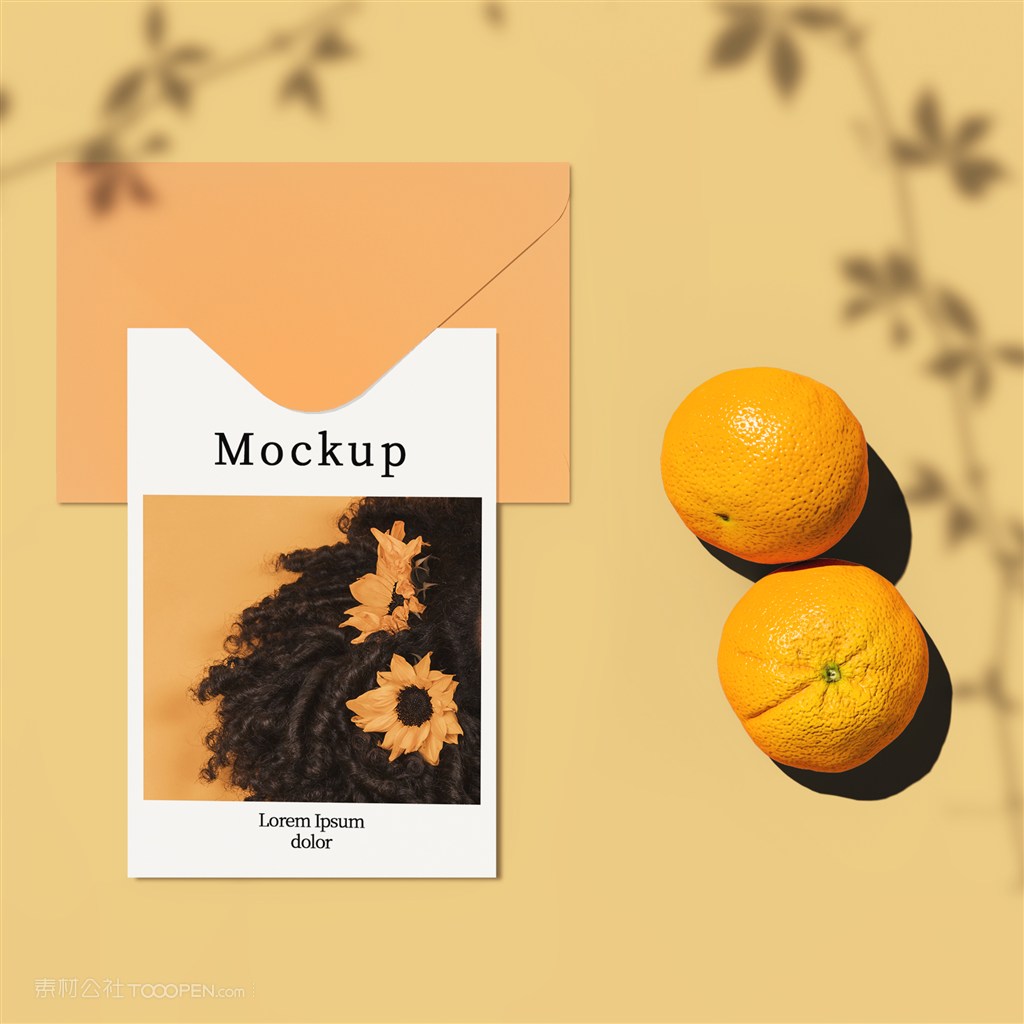 带有信封柑橘和阴影的卡片贴图样机
