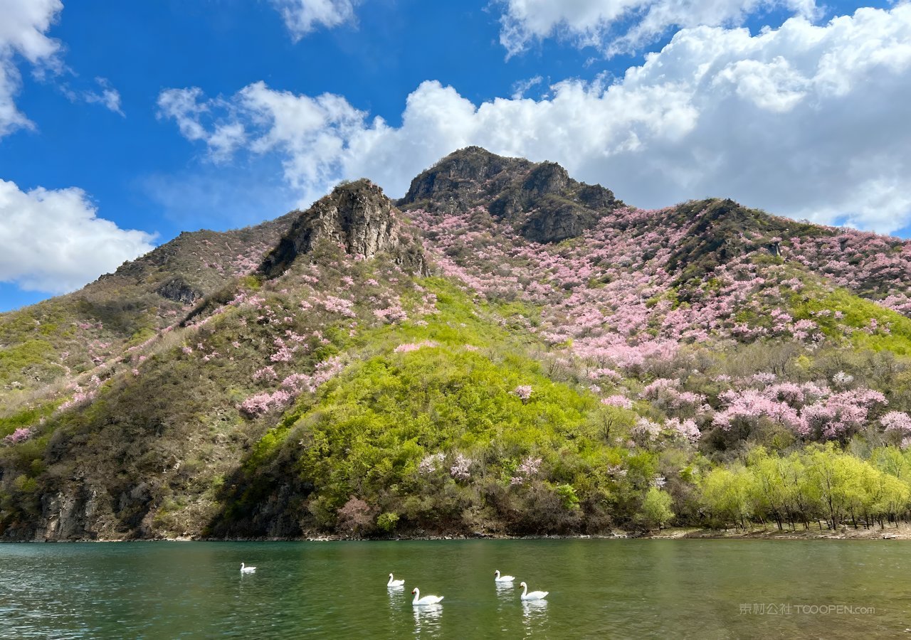 湖泊风景景观山水自然群山天空唯美山峰