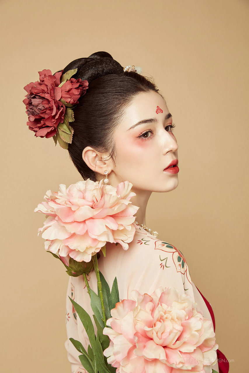 哈尼克孜敦煌飞天女神艺术照