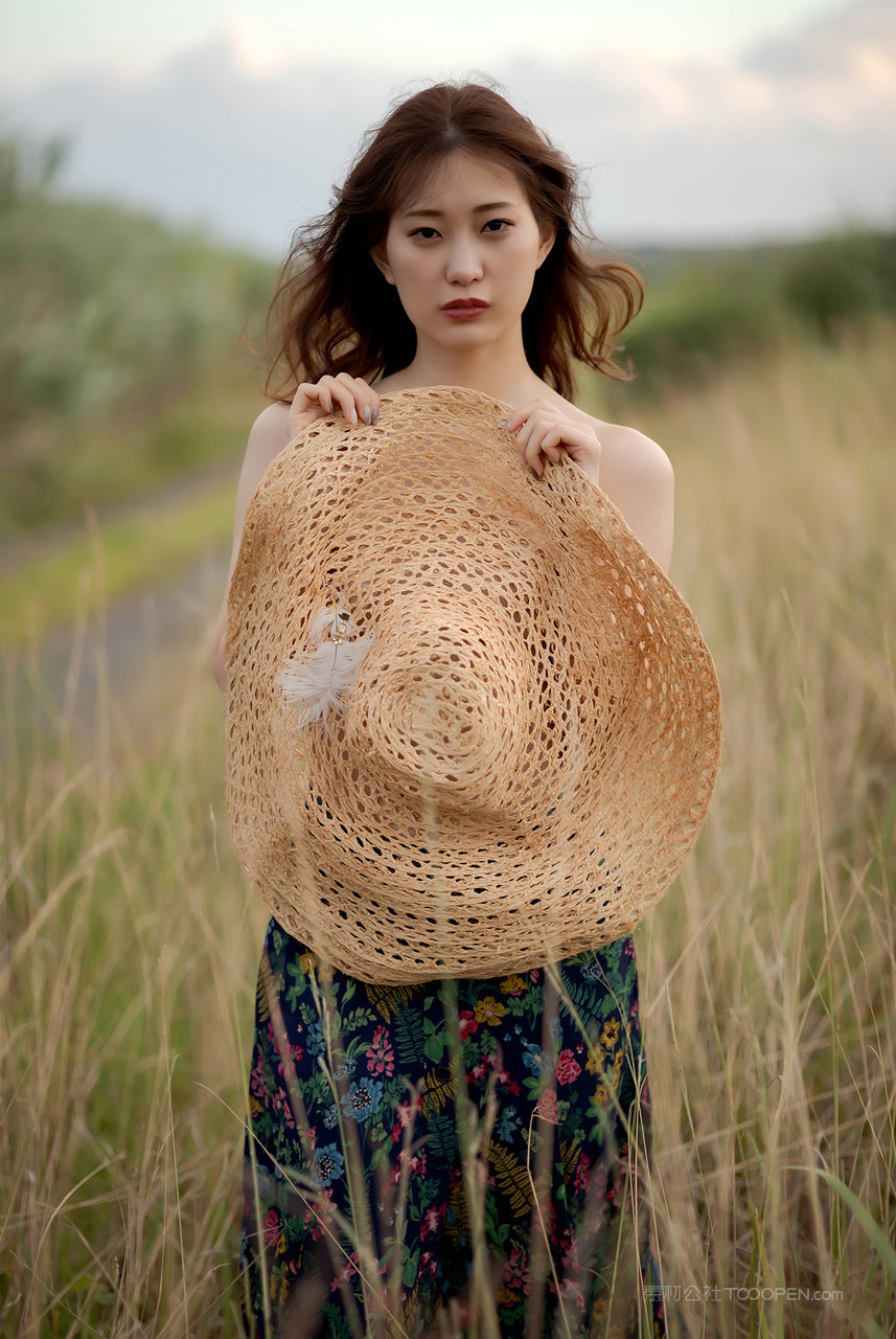 清纯日本女生野外唯美艺术照图片