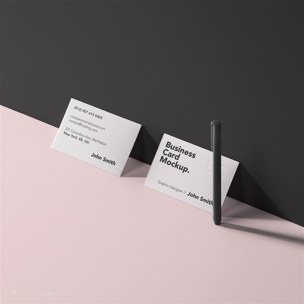 靠在黑色背景上的名片正反面样机
