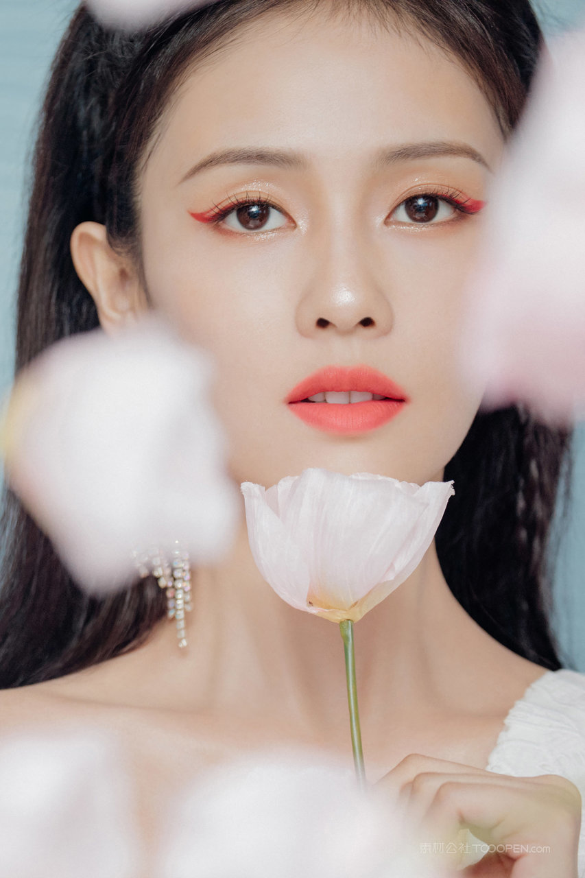 清纯红唇美女明星白鹿高清头像图片