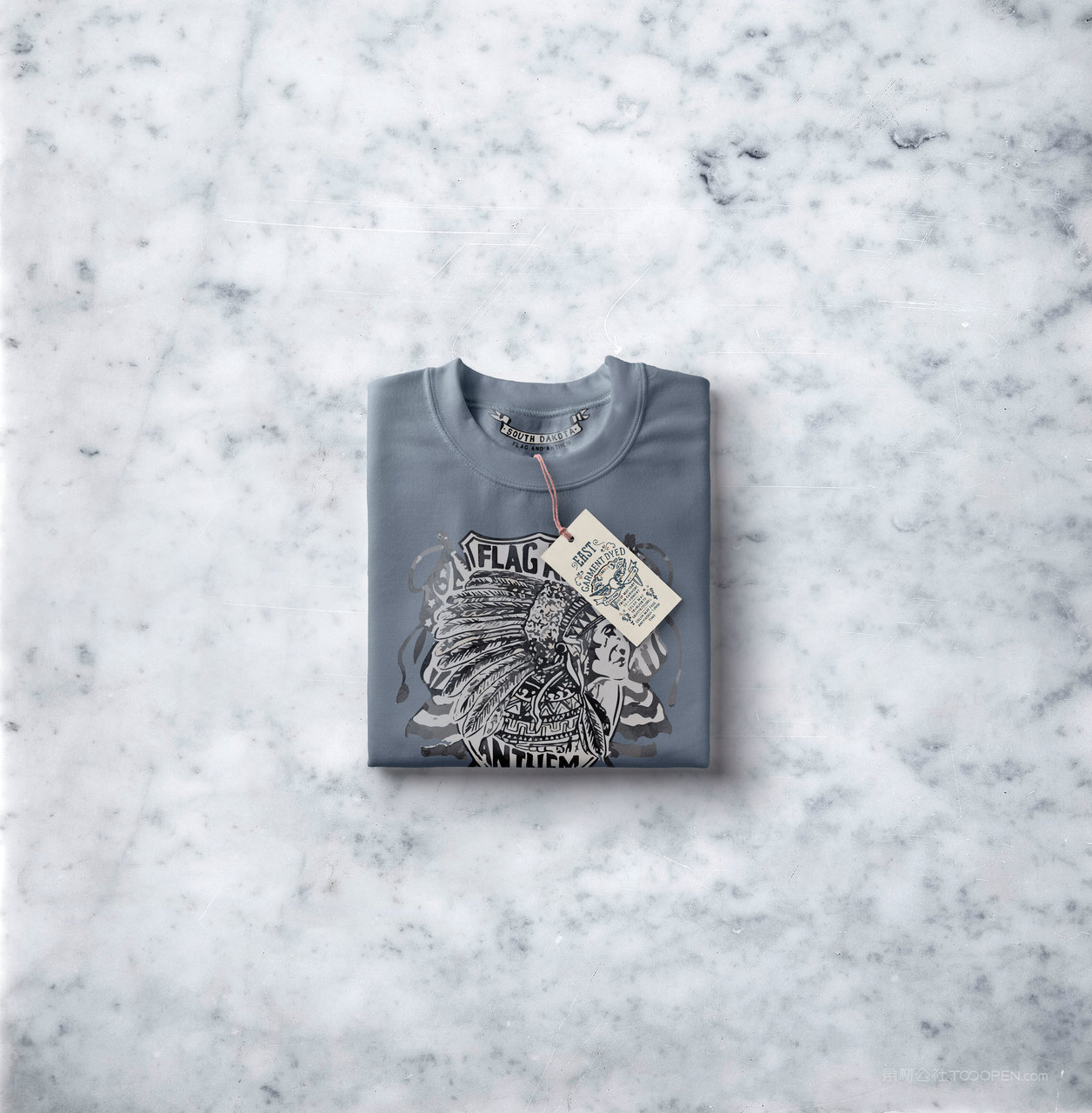 折叠衣服T恤样机效果图服装展示