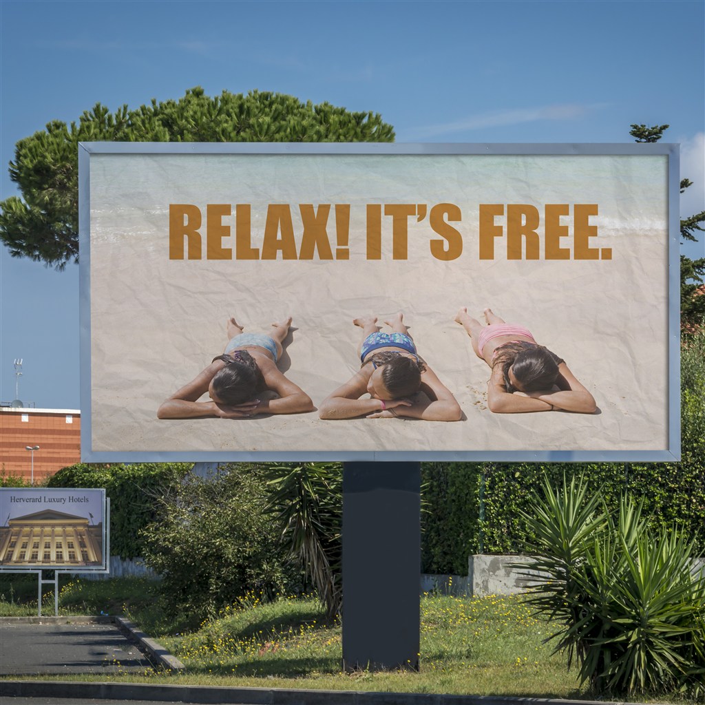 公园草地户外广告样机