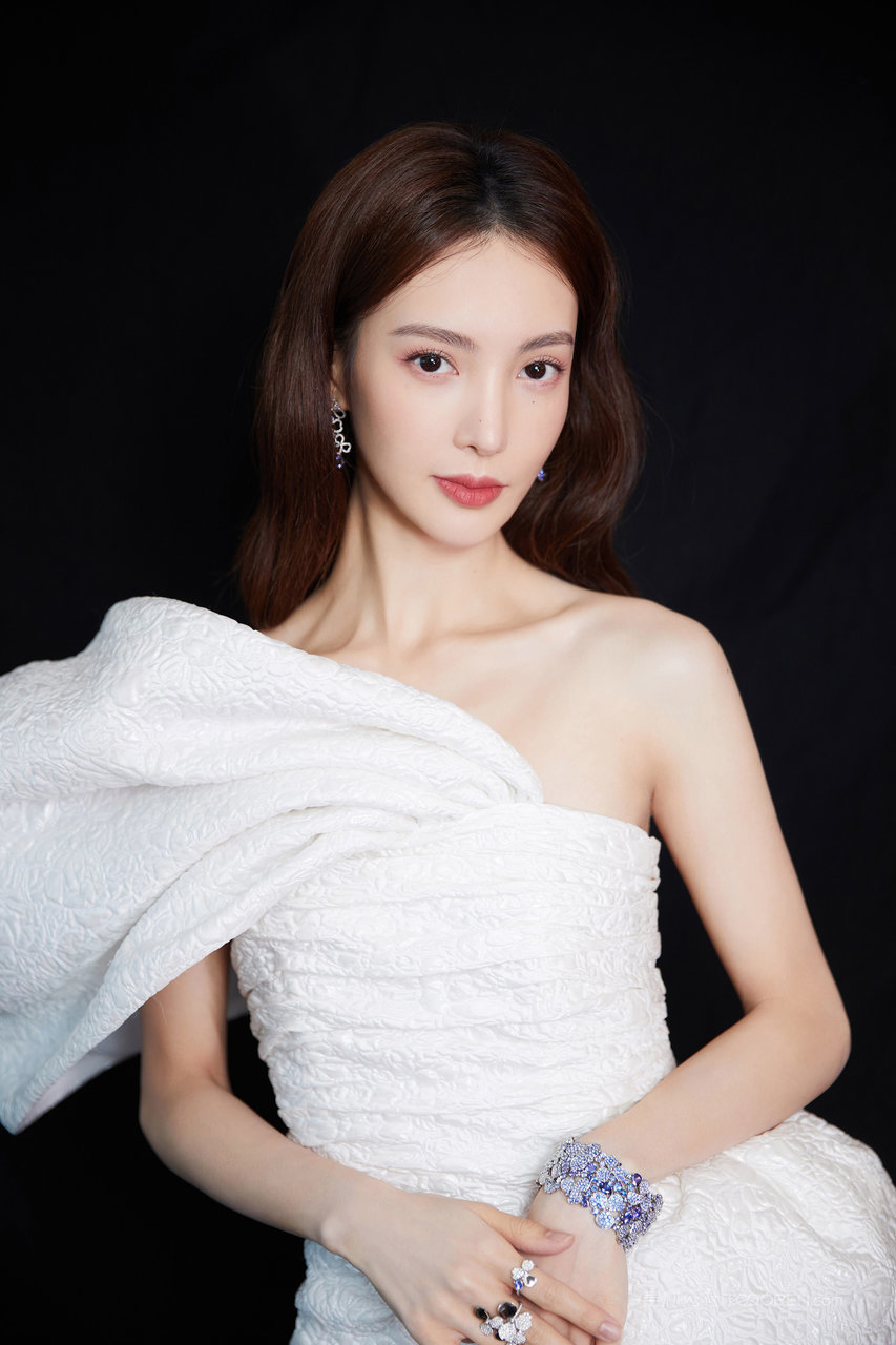 时尚漂亮的中国美女明星壁纸金晨个人艺术照欣赏