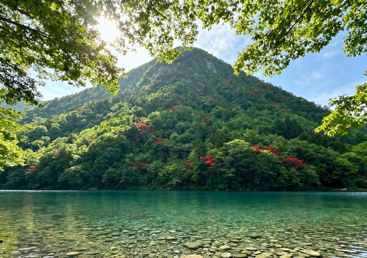 风景山峰景观自然群山唯美湖泊山水天空