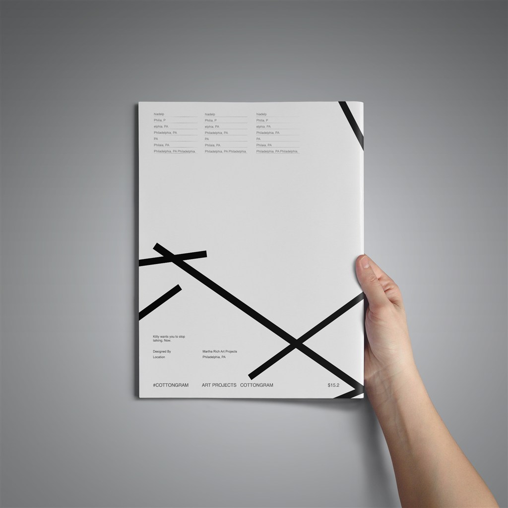 手持画册封面样机