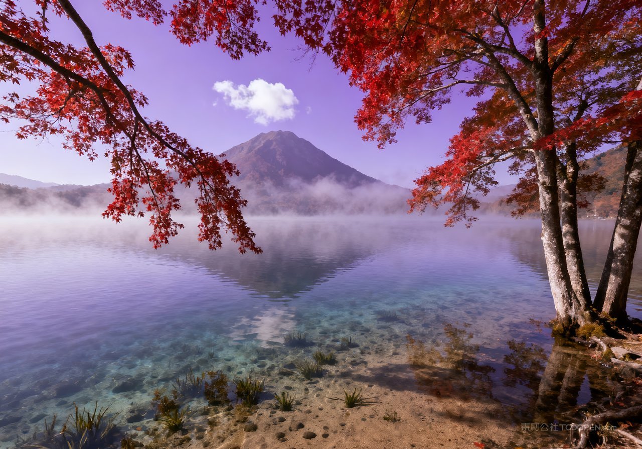 意境唯美青山秋季山峰天空湖泊山水