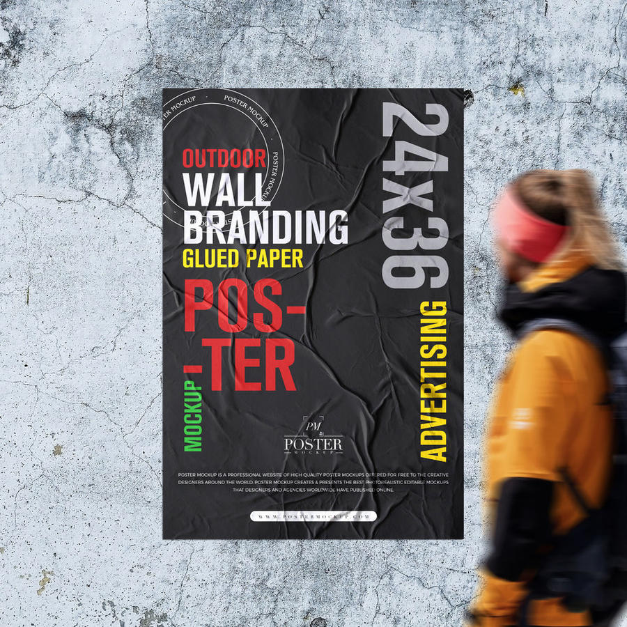匆匆而过的行人户外墙贴海报样机