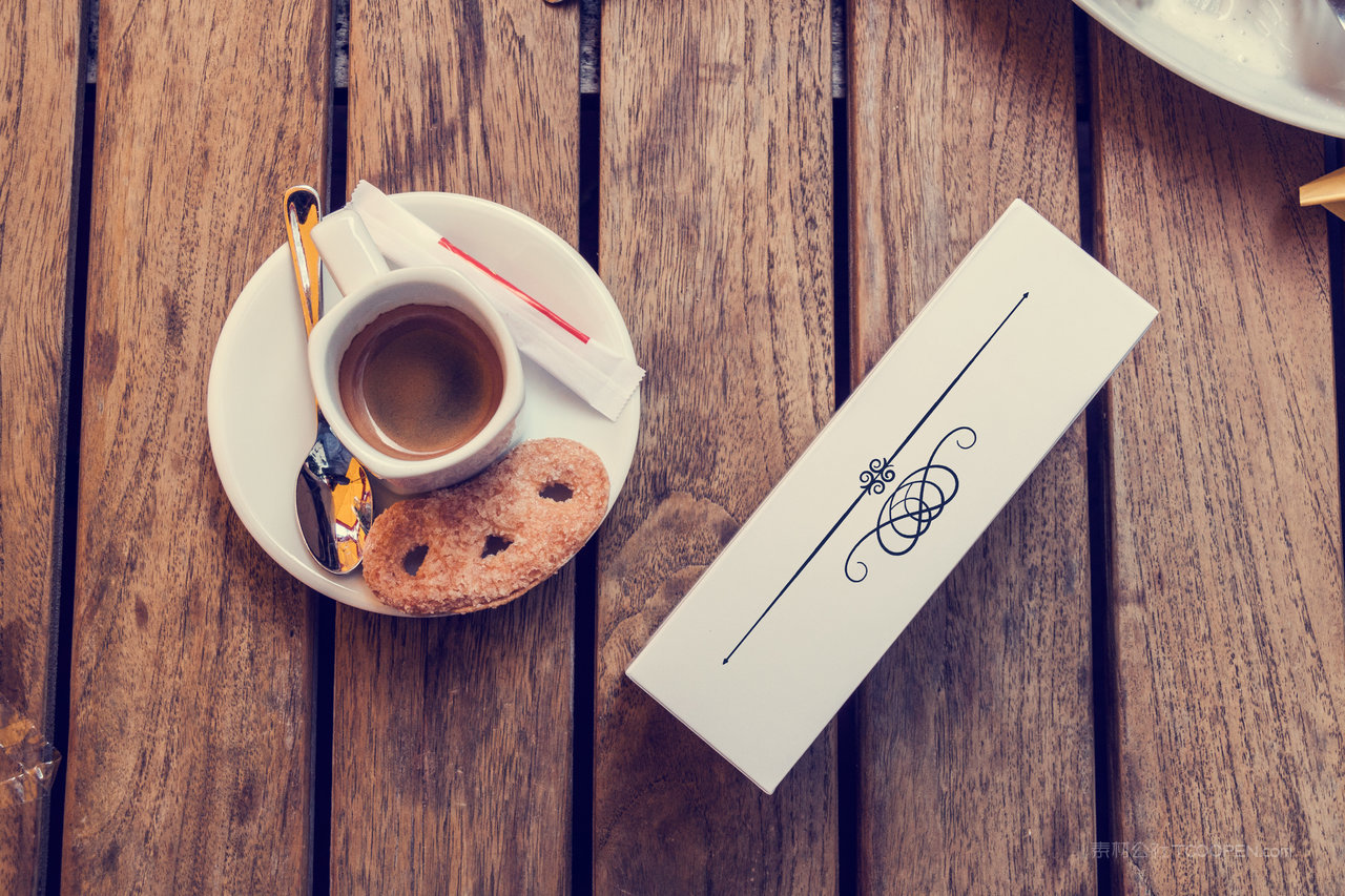 精致的礼盒包装展示样机