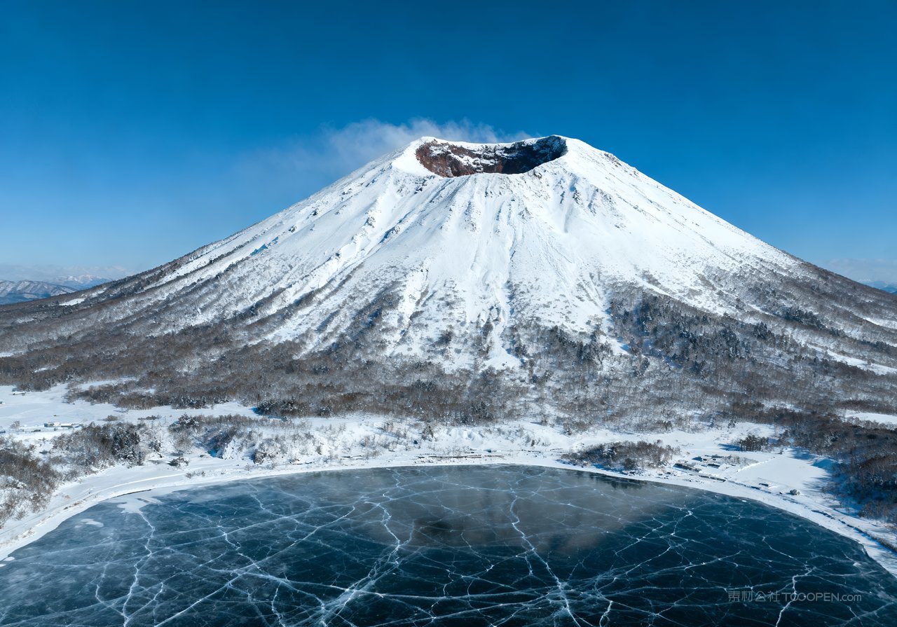 唯美冬季风景自然山峰雪景山水河流冬天