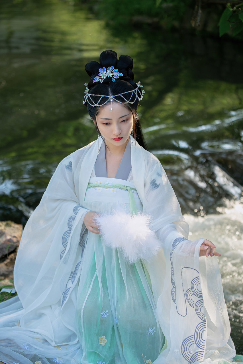 空灵的意境古风美女壁纸图片