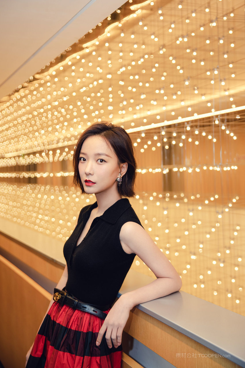 中国时尚美女明星王珞丹清爽干练短发美女写真图片