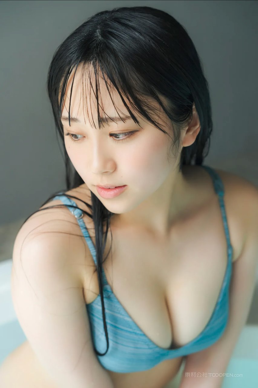 美女护士泳装写真