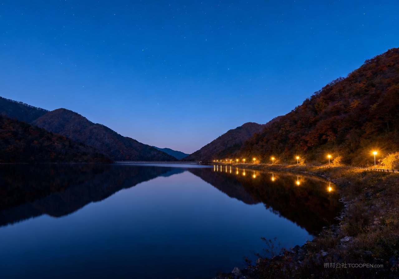 湖泊天空山峰青山秋季意境唯美山水