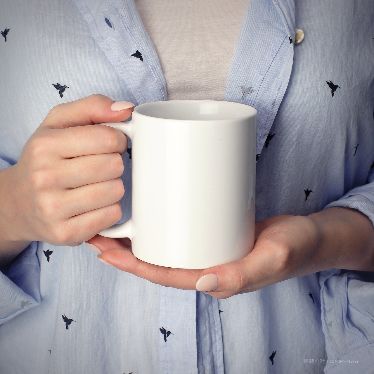 白色马克杯样机