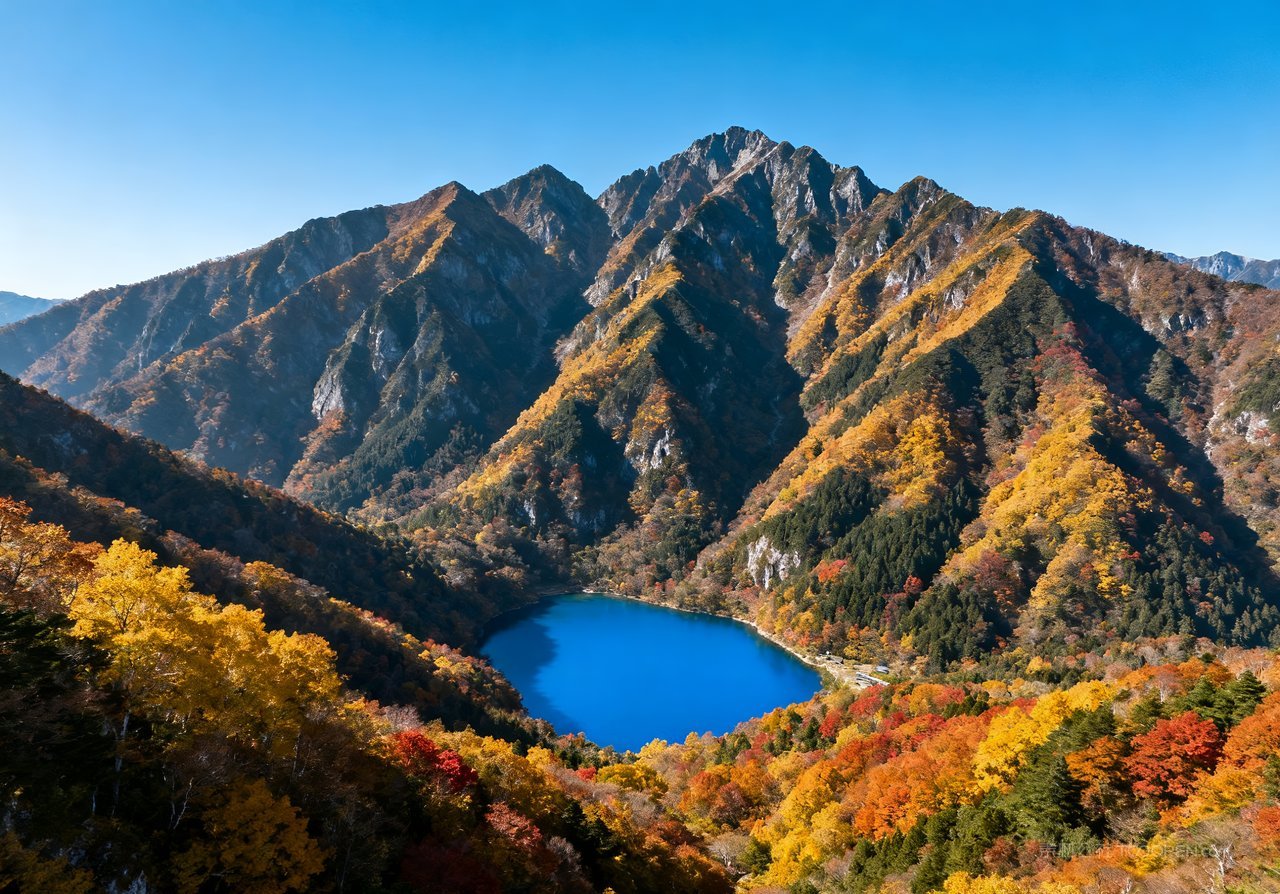 意境青山山峰秋季唯美天空山水湖泊