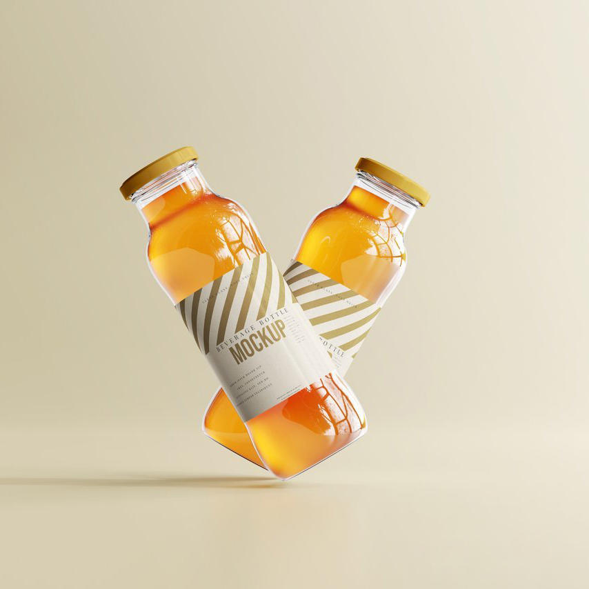 两瓶汽水果汁透明瓶子样机