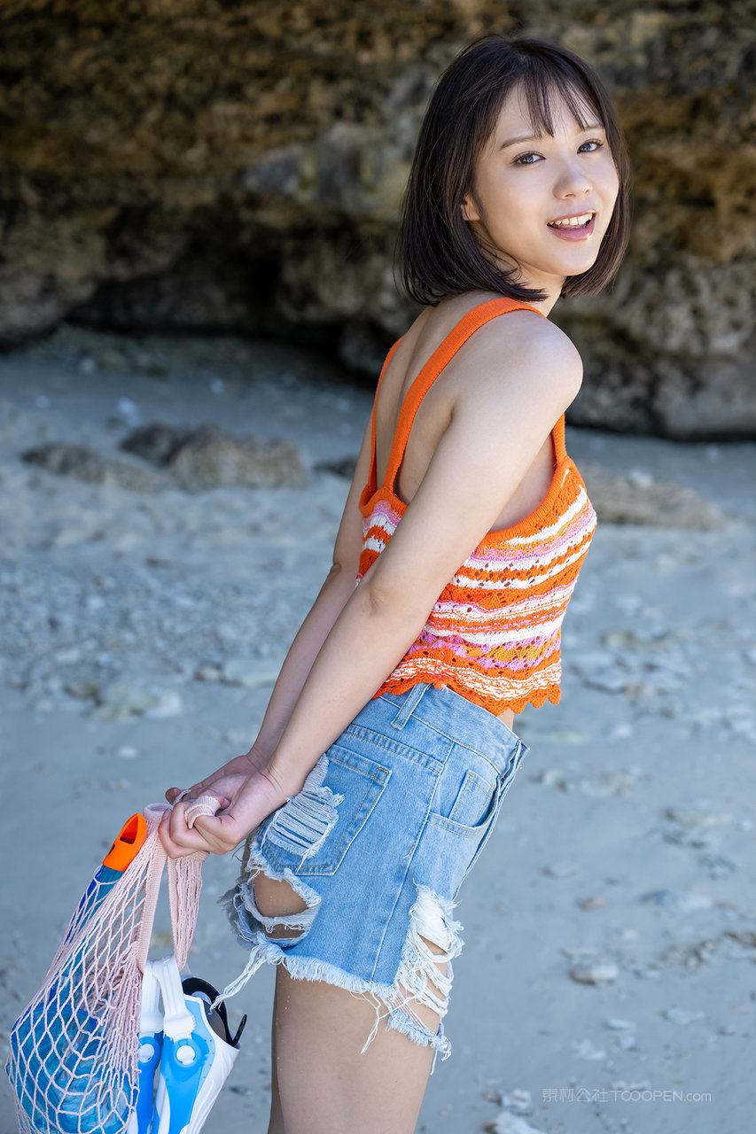 日本最美女优小仓七海比基尼写真套图