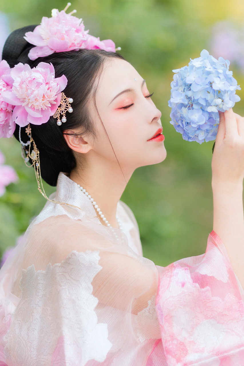 中国高清古典汉服美女唯美艺术照图片